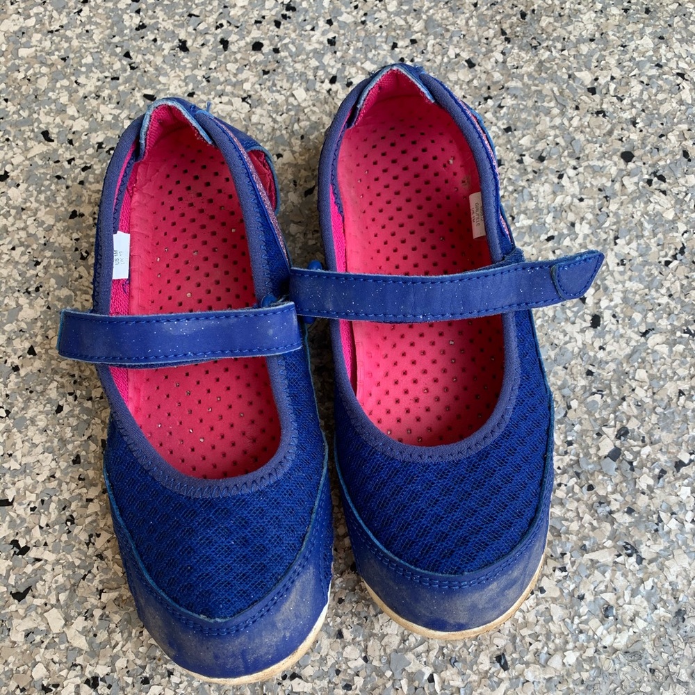 Lands End girls’ water shoes